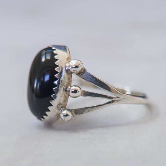Sterling Onyx Ring with Split Triple Shank — Size 8 - Picture 3 of 11